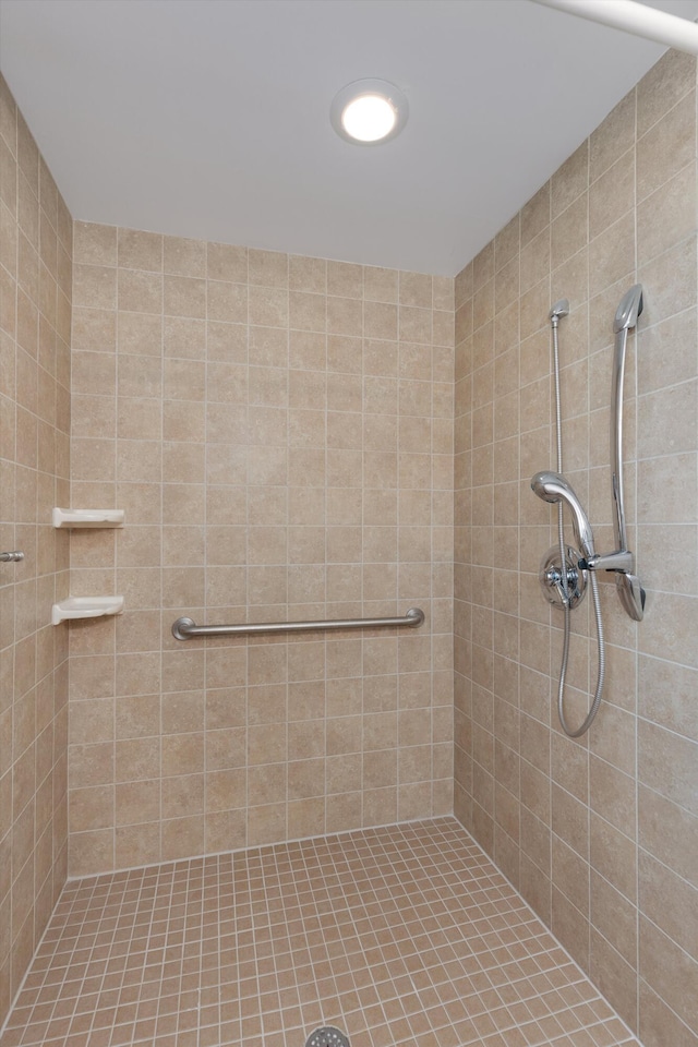 3604 Pall Dr, Warren, MI 48092 - full bathroom featuring tiled shower