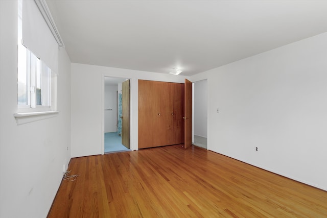 3604 Pall Dr, Warren, MI 48092 - unfurnished bedroom featuring light wood-style flooring, a closet, and ensuite bath