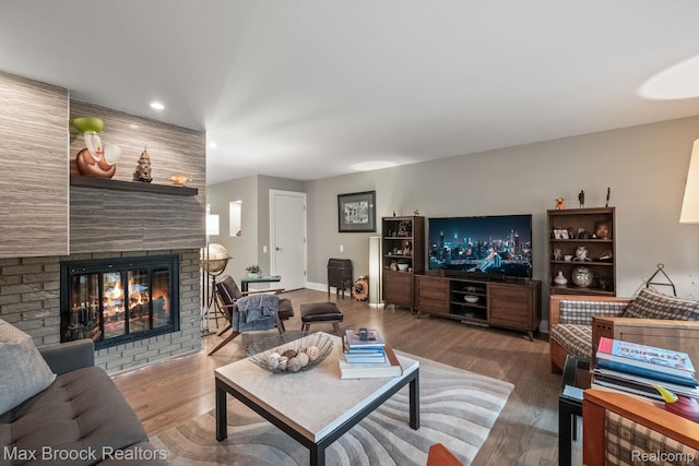 1132 Hillpointe Cir, Bloomfield Hills, MI 48304 - living room featuring wood finished floors, a fireplace, recessed lighting, and baseboards