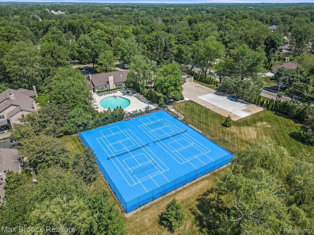 1132 Hillpointe Cir, Bloomfield Hills, MI 48304 - aerial view of a heavily wooded area and a pool