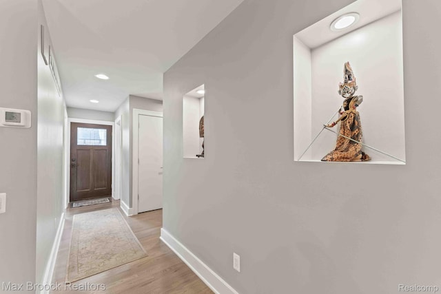 1132 Hillpointe Cir, Bloomfield Hills, MI 48304 - corridor featuring light wood-type flooring and recessed lighting