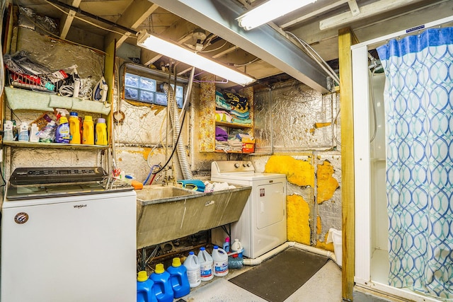 740 Halena St NE, Grand Rapids, MI 49505 - washroom featuring independent washer and dryer