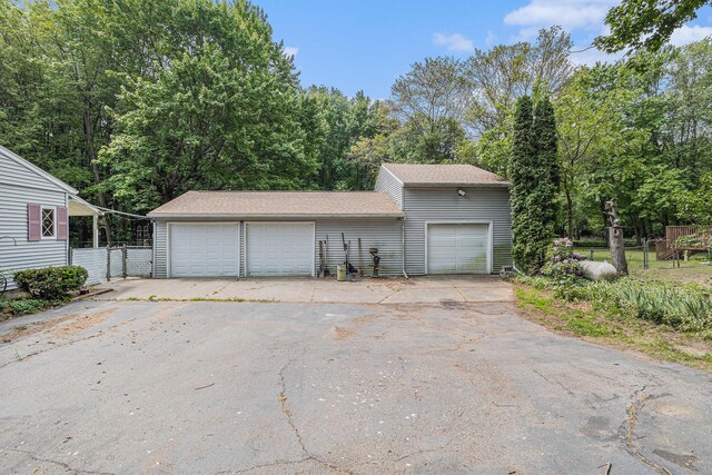 18930 G Dr N, Marshall, MI 49068 - view of garage