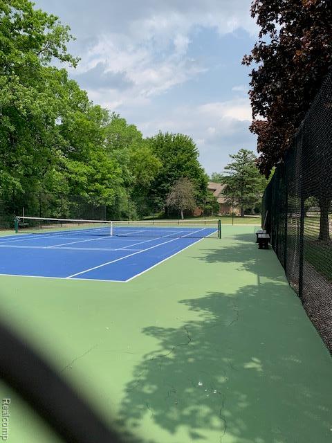 1830 Streamedege Court 27 & 28, Rochester Hills, MI 48309 - view of tennis court