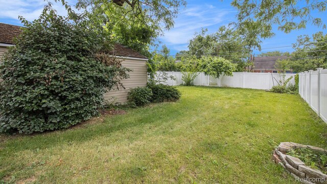 25695 Orchard Dr, Dearborn Heights, MI 48125 - view of fenced backyard