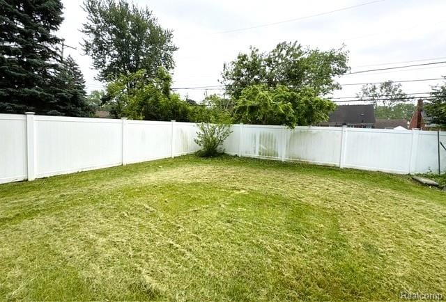25695 Orchard Dr, Dearborn Heights, MI 48125 - view of fenced backyard