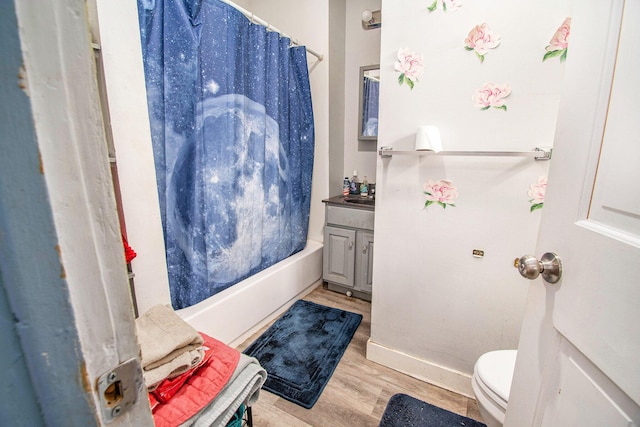 1527 Madison St, Muskegon, MI 49442 - bathroom featuring wood finished floors, toilet, shower / bath combination with curtain, vanity, and baseboards