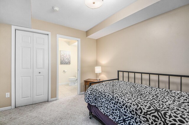 5923 E Lyn Haven Dr SE Unit 45, Grand Rapids, MI 49512 - bedroom featuring carpet, a closet, baseboards, ensuite bath, and tile patterned flooring