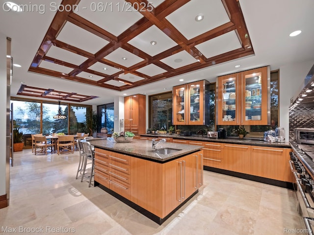 4790 Dow Ridge Rd, Orchard Lake, MI 48324 - kitchen featuring a sink, tasteful backsplash, recessed lighting, coffered ceiling, and a center island with sink