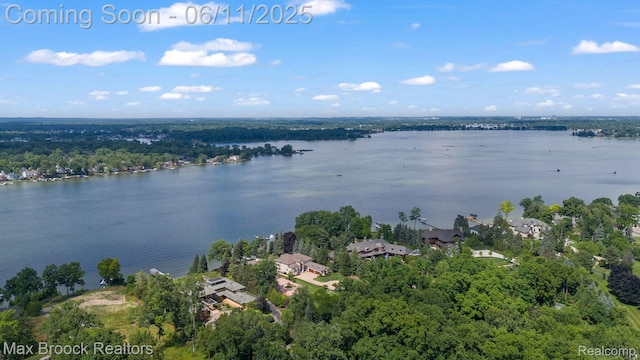 4790 Dow Ridge Rd, Orchard Lake, MI 48324 - drone / aerial view of a nearby body of water