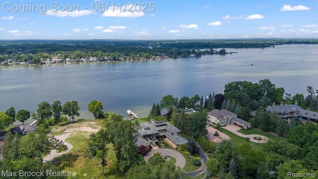 4790 Dow Ridge Rd, Orchard Lake, MI 48324 - aerial view of property and surrounding area featuring a large body of water