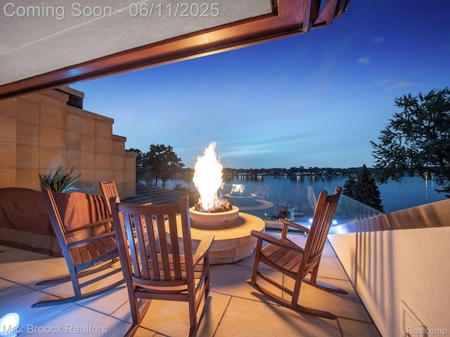 4790 Dow Ridge Rd, Orchard Lake, MI 48324 - balcony with an outdoor fire pit and a patio area