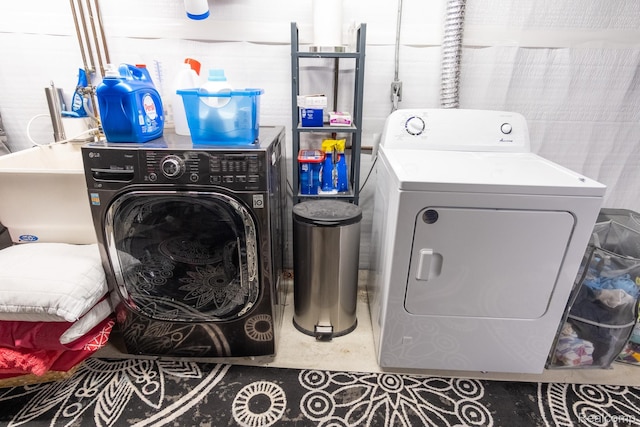 23400 Reynolds Ave, Hazel Park, MI 48030 - laundry area with independent washer and dryer