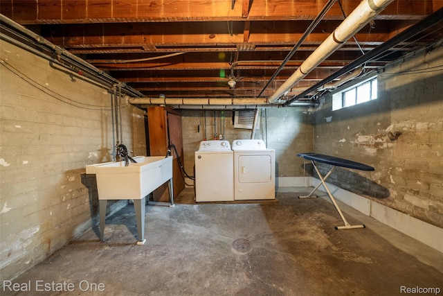 326 W Iroquois Rd, Pontiac, MI 48341 - below grade area featuring washer and dryer and a sink
