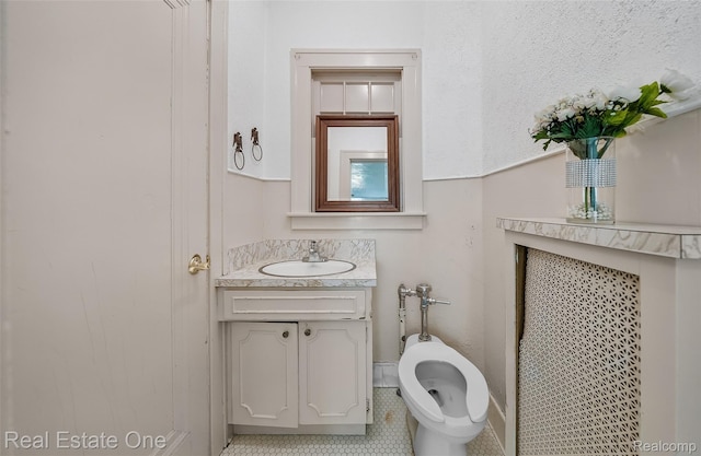 326 W Iroquois Rd, Pontiac, MI 48341 - bathroom featuring vanity, tile patterned flooring, and toilet