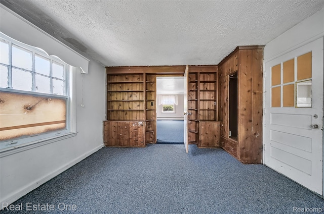 326 W Iroquois Rd, Pontiac, MI 48341 - unfurnished room with carpet flooring, a textured ceiling, and baseboards
