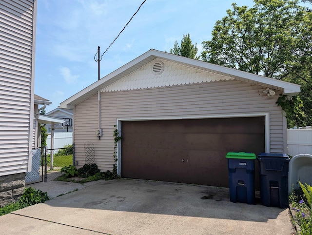 208 State St, Bay City, MI 48706 - view of detached garage