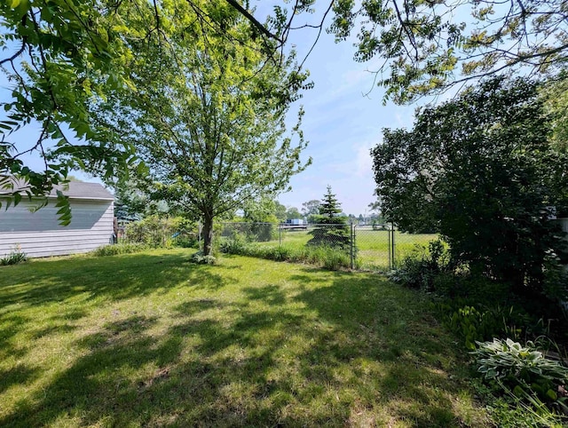 208 State St, Bay City, MI 48706 - view of yard