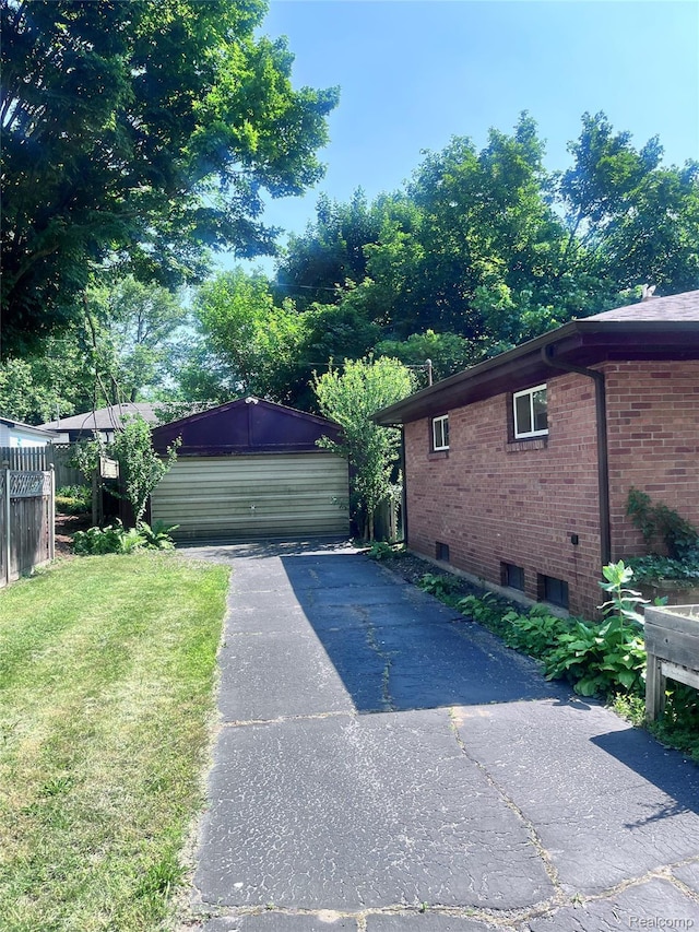 140 Pershing Dr NE, Grand Rapids, MI 49505 - view of garage