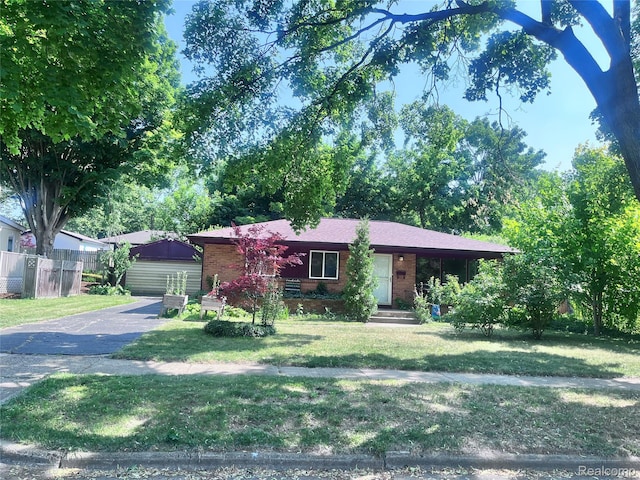 140 Pershing Dr NE, Grand Rapids, MI 49505 - ranch-style home featuring brick siding and asphalt driveway