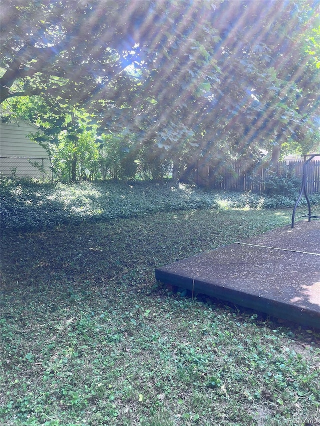 140 Pershing Dr NE, Grand Rapids, MI 49505 - view of yard