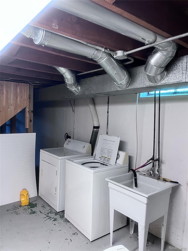 140 Pershing Dr NE, Grand Rapids, MI 49505 - washroom with washer and dryer