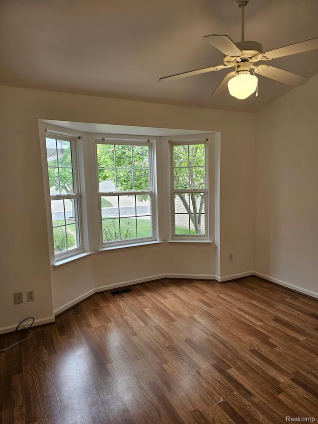 22835 Woodcreek Dr Unit 32, Taylor, MI 48180 - unfurnished room with wood finished floors, baseboards, and a ceiling fan