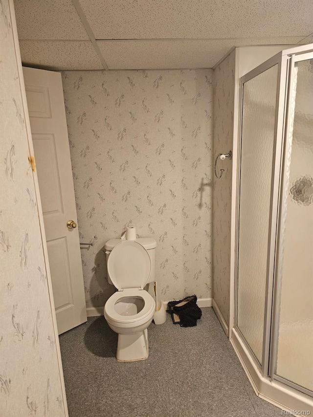 22835 Woodcreek Dr Unit 32, Taylor, MI 48180 - bathroom featuring a shower stall, toilet, and wallpapered walls