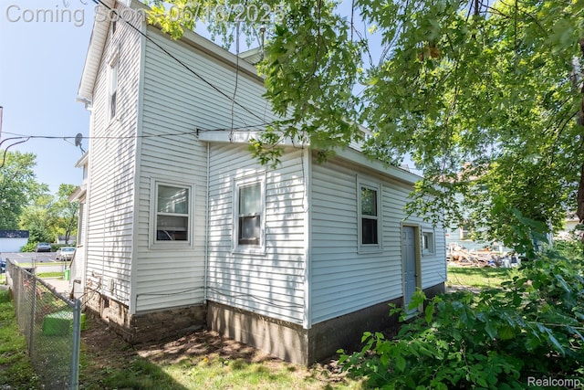 1012 8th St, Port Huron, MI 48060 - view of side of home
