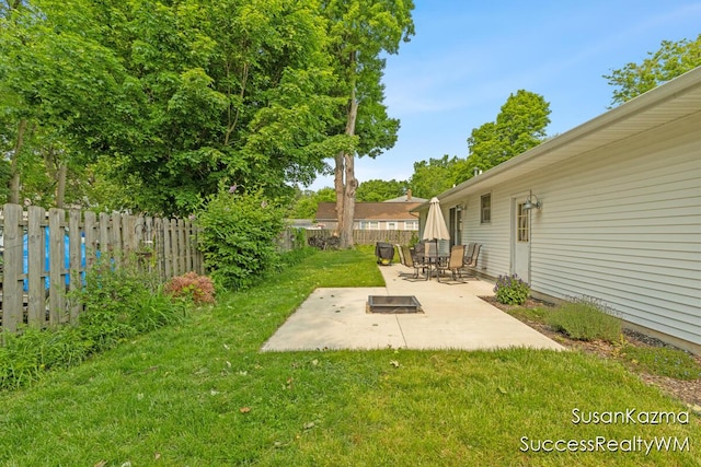 111 W 1st Ave, Plainwell, MI 49080 - view of yard with a patio area