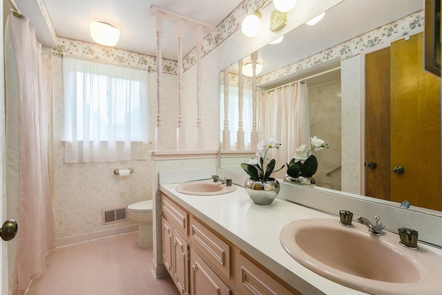1349 King George Blvd, Ann Arbor, MI 48108 - bathroom with wallpapered walls, tile patterned flooring, double vanity, toilet, and a shower with curtain
