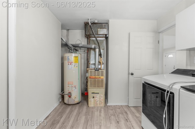 14920 Myola Ave, Warren, MI 48089 - laundry area featuring washing machine and dryer, gas water heater, light wood-type flooring, and heating unit