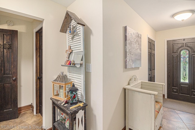 813 Birchwood Dr, Flushing, MI 48433 - tiled foyer entrance featuring baseboards