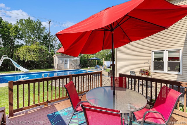 813 Birchwood Dr, Flushing, MI 48433 - wooden deck with outdoor dining space