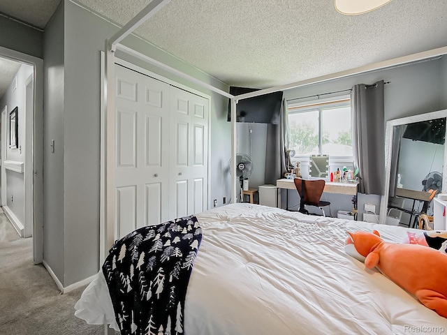 1725 Windingway Dr, Wixom, MI 48393 - bedroom featuring carpet, a textured ceiling, a closet, and baseboards