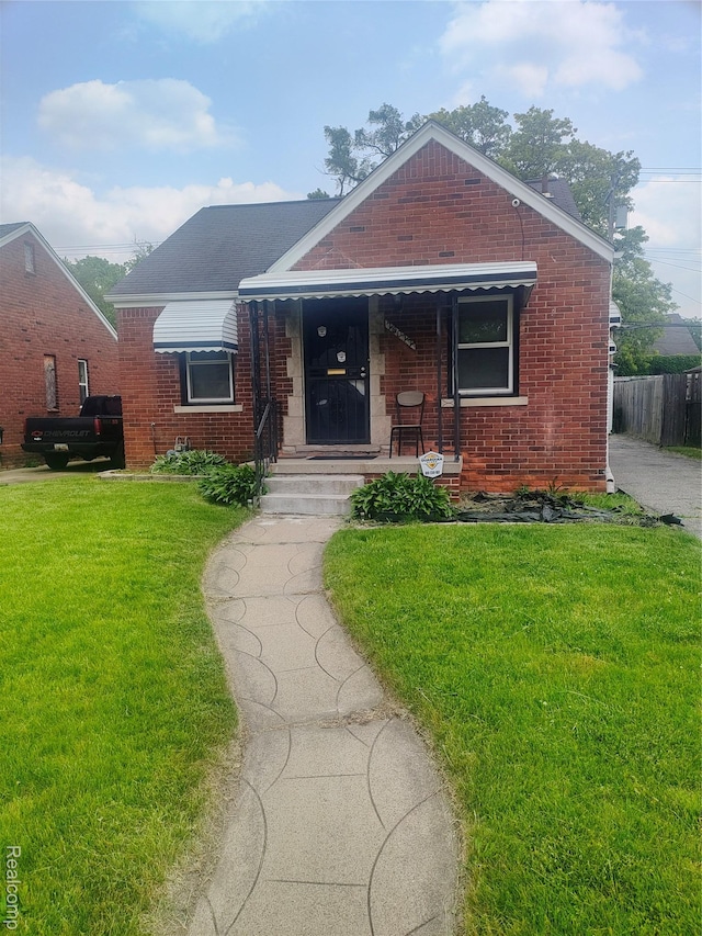 20022 Hanna St, Highland Park, MI 48203 - bungalow featuring brick siding and a porch