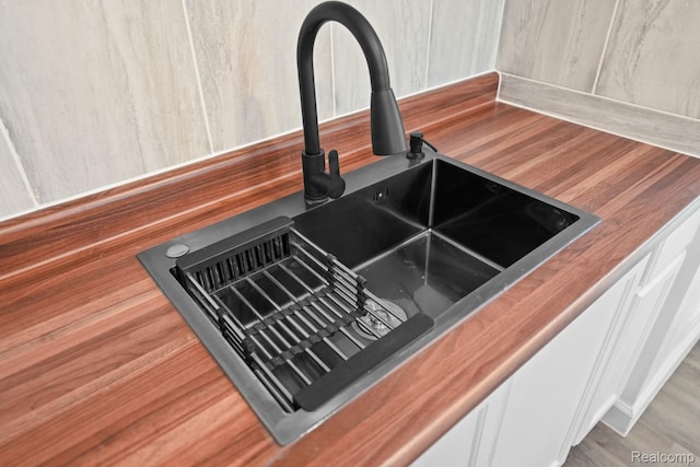 17594 Vaughan St, Detroit, MI 48219 - kitchen view of a sink