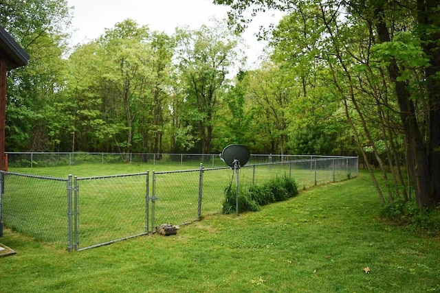 2735 Nestrom Rd, Muskegon, MI 49445 - view of yard featuring a gate