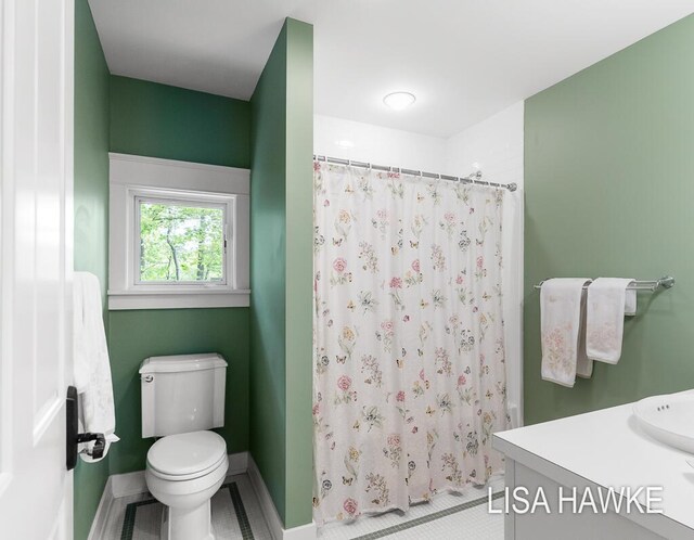 12857 Wilderness Trl, Grand Haven, MI 49417 - full bathroom featuring toilet, vanity, baseboards, and a shower with curtain