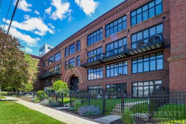 600 NW Broadway Ave Unit 318, Grand Rapids, MI 49504 - view of property featuring a fenced front yard