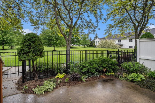302 NE Xing, Holland, MI 49423 - view of patio
