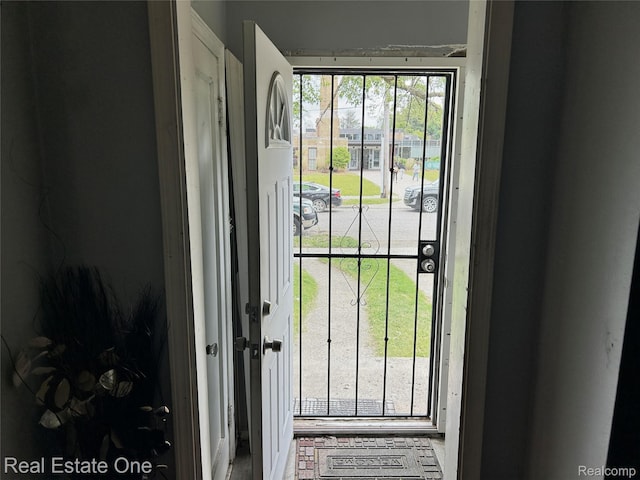 16857 Cheyenne St, Detroit, MI 48235 - view of entryway