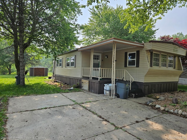 2270 Gulfstream St, Brighton, MI 48114 - manufactured / mobile home featuring a front lawn