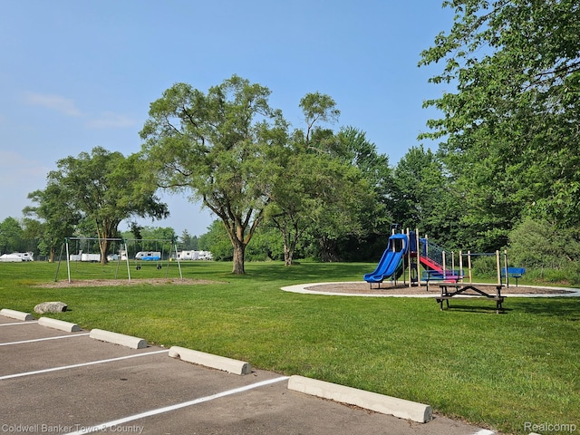 2270 Gulfstream St, Brighton, MI 48114 - community jungle gym with a lawn