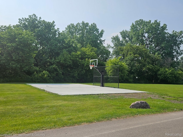 2270 Gulfstream St, Brighton, MI 48114 - view of basketball court featuring community basketball court and a lawn