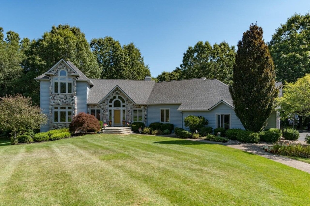7843 Shepherds Glen Ct, Kalamazoo, MI 49009 - view of front of home with a front lawn and stone siding
