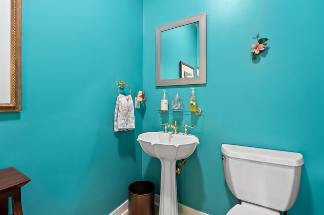7843 Shepherds Glen Ct, Kalamazoo, MI 49009 - bathroom with toilet and baseboards