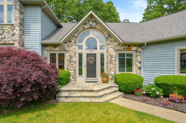 7843 Shepherds Glen Ct, Kalamazoo, MI 49009 - entrance to property with stone siding and a shingled roof