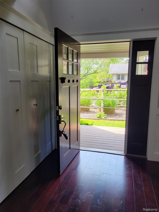9635 Norman Rd, Clarkston, MI 48348 - entryway featuring dark wood-style floors