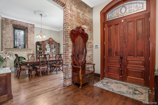 205 Alfred St Unit A, Detroit, MI 48201 - foyer entrance featuring wood finished floors, a chandelier, baseboards, and crown molding